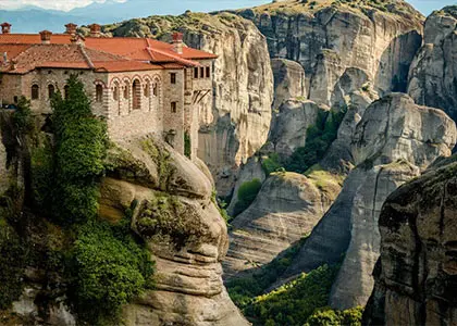 Delphi and Meteora 2-Day Tour with Hotel from Athens