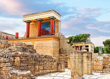 Knossos Palace Guided Walking Tour with Skip-the-Line Entry