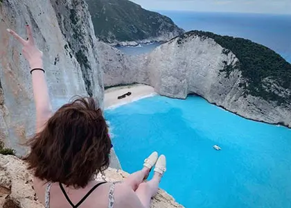 6-Hour Shipwreck and Blue Caves Bus Tour in Zakynthos